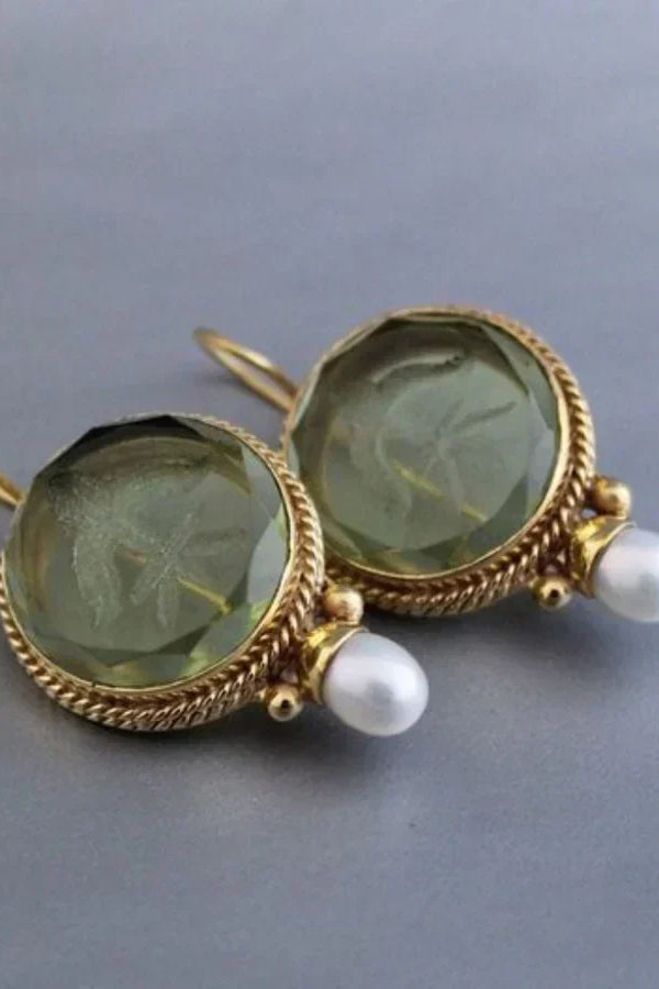 Antické zaoblené náušnice s perlovým zeleným kamenem | bílé zlato