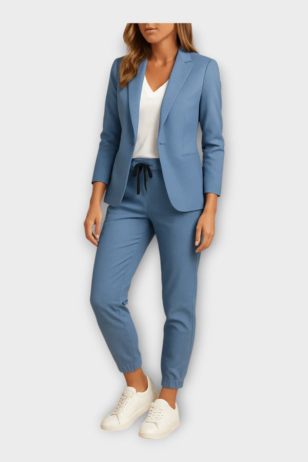 Dámský oblek s blejzrem a teplákovými kalhotami