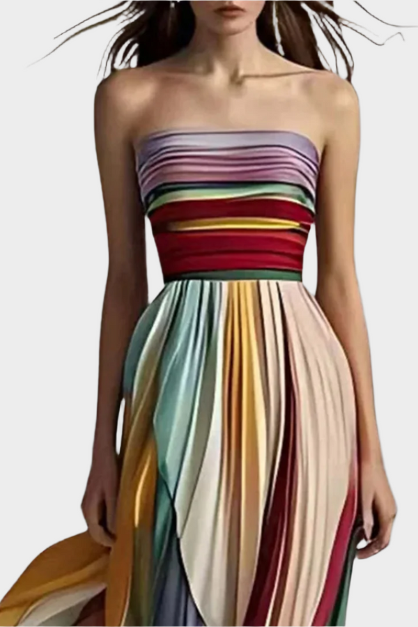 Maxi šaty bez ramínek s plisovaným pohybem a působivým designem