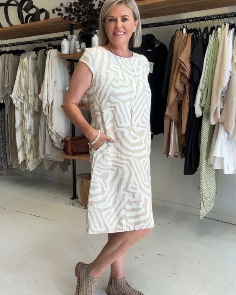 Nelia - letní šaty s kulatým výstřihem a krásným potiskem