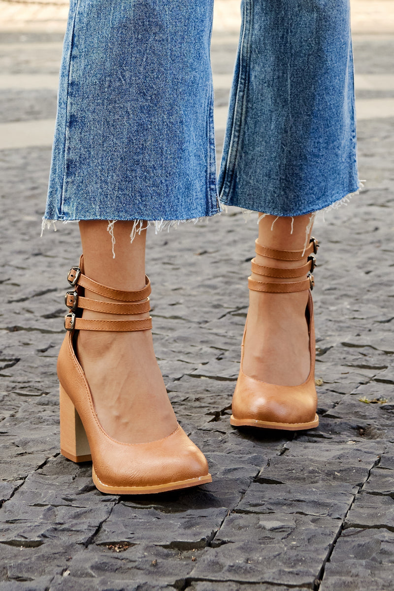 Caa™ | Hladké sandály s kotníkovým páskem a silným podpatkem