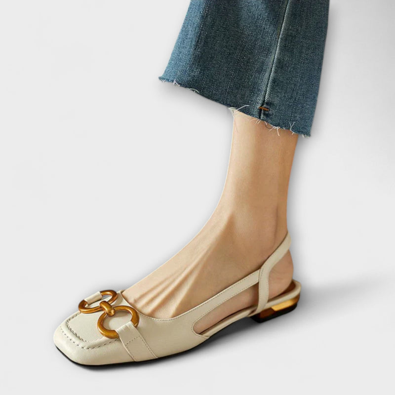 Sandál s přezkou na zapínání