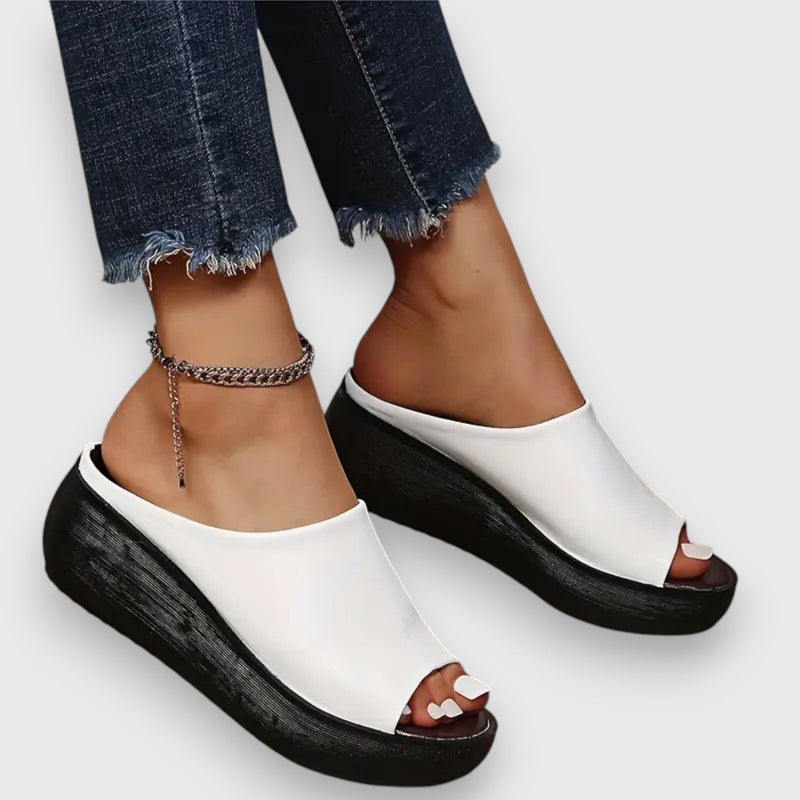 Sandály s měkkou texturou