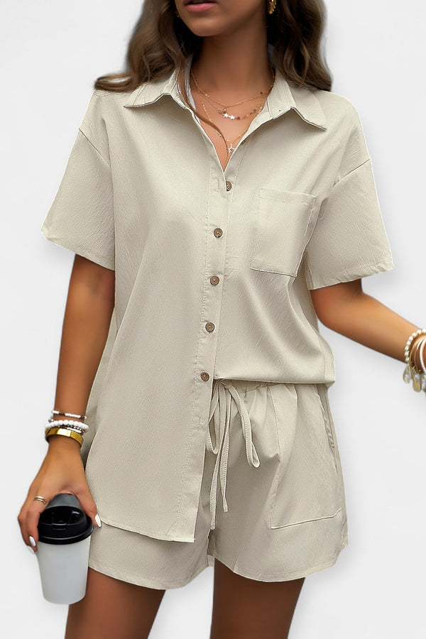 Pohodlná souprava s košilí a šortkami