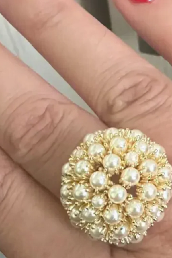 Prsten s perličkami a růžovým nádechem