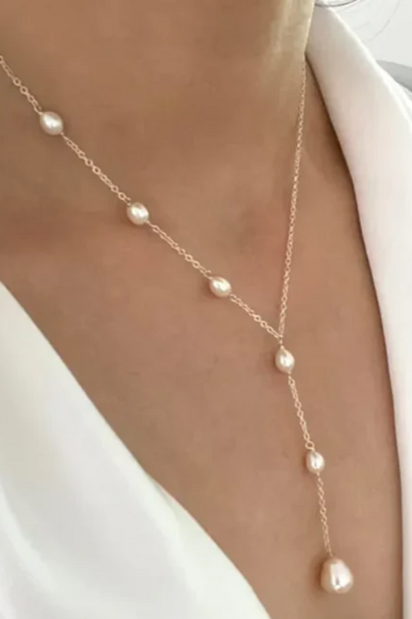 Elegantní přívěsek z rubínu a perlový náhrdelník
