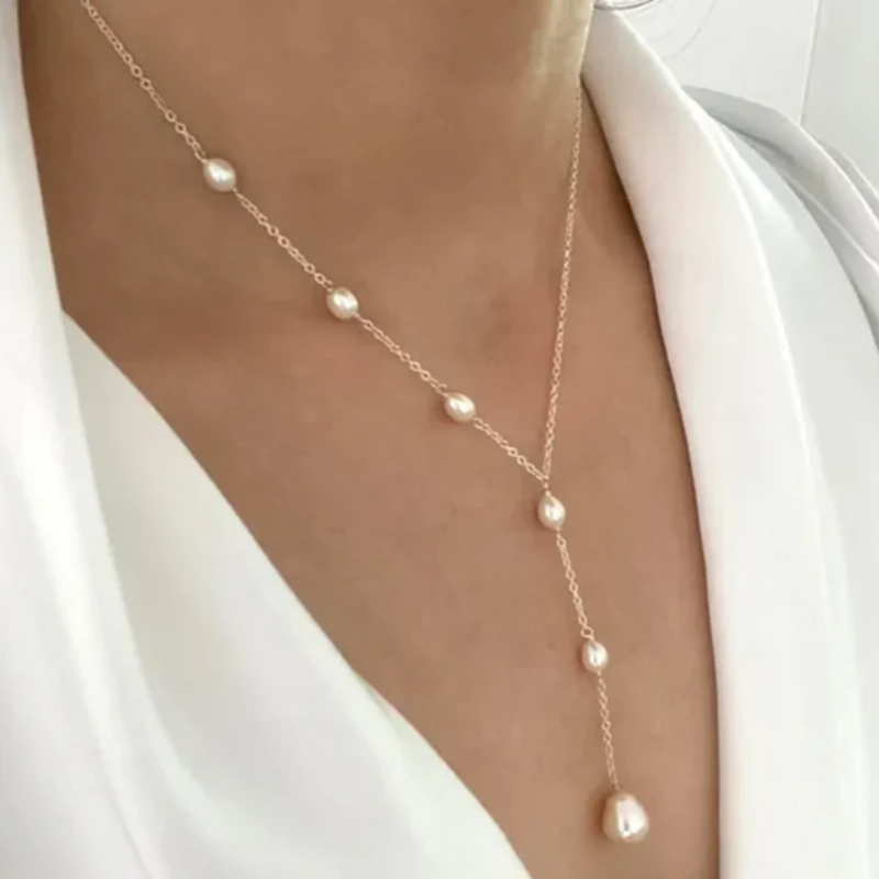 Elegantní přívěsek z rubínu a perlový náhrdelník