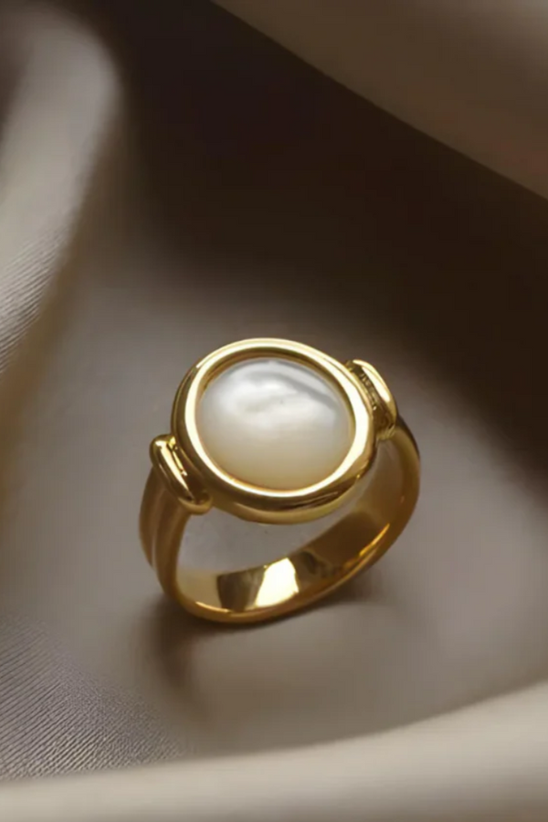 Elegantní prsten s perlami celý