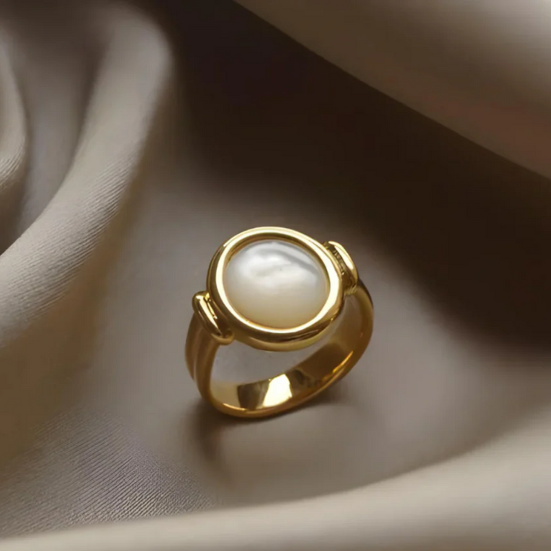 Elegantní prsten s perlami celý