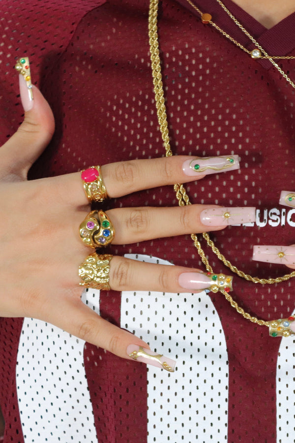 Prsten s barevnými kamínky