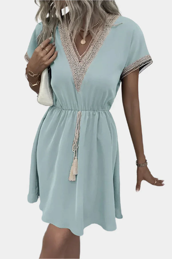 Romantické boho šaty s páskem a výstřihem do V