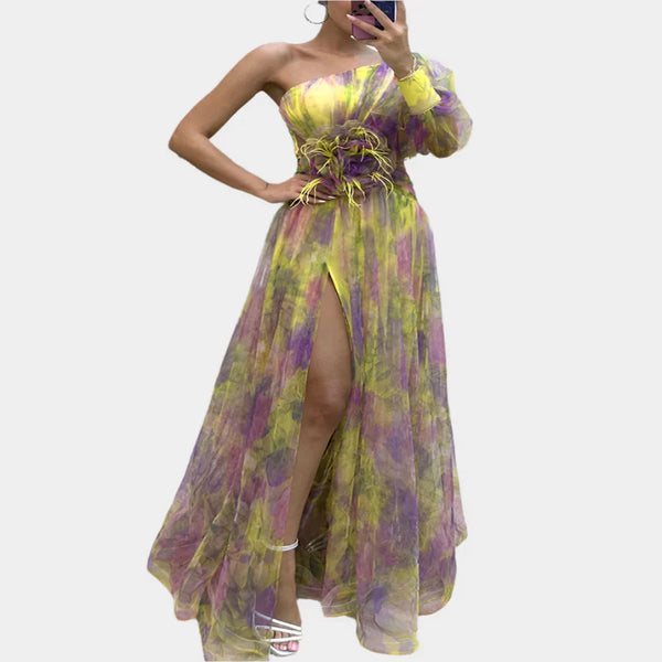 Sexy minišaty s nepravidelným vzorem a odhalenými zády