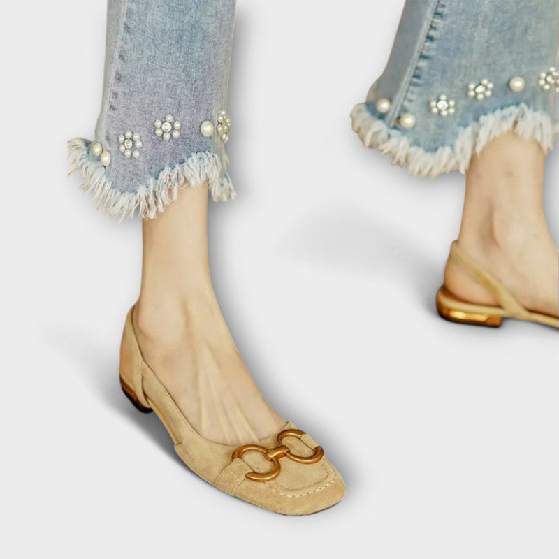 Sandál s přezkou na zapínání