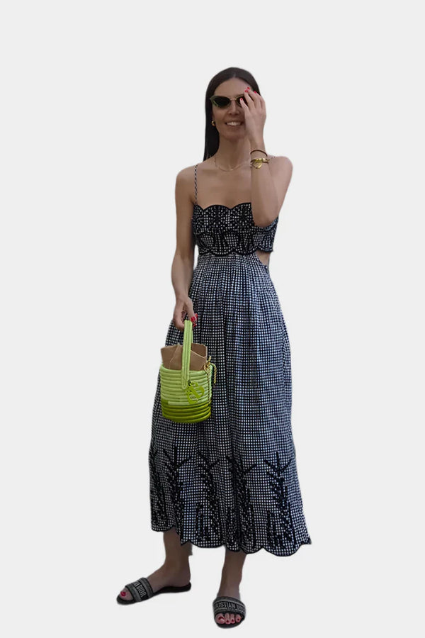 Šaty s tradičním kostkovaným vzorem