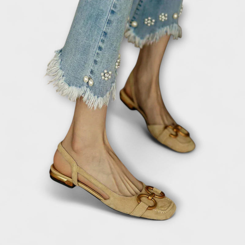 Sandál s přezkou na zapínání