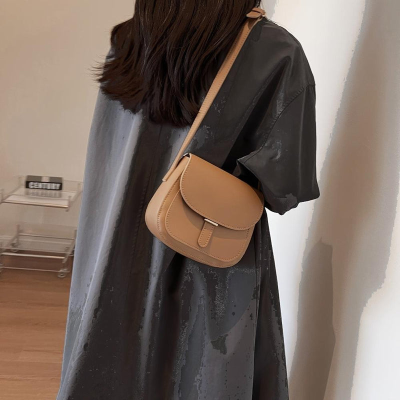 Aria™ Retro Grace | Elegantní sedlová crossbody taška