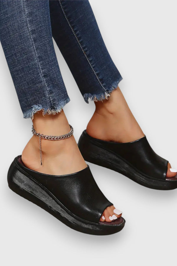 Sandály s měkkou texturou