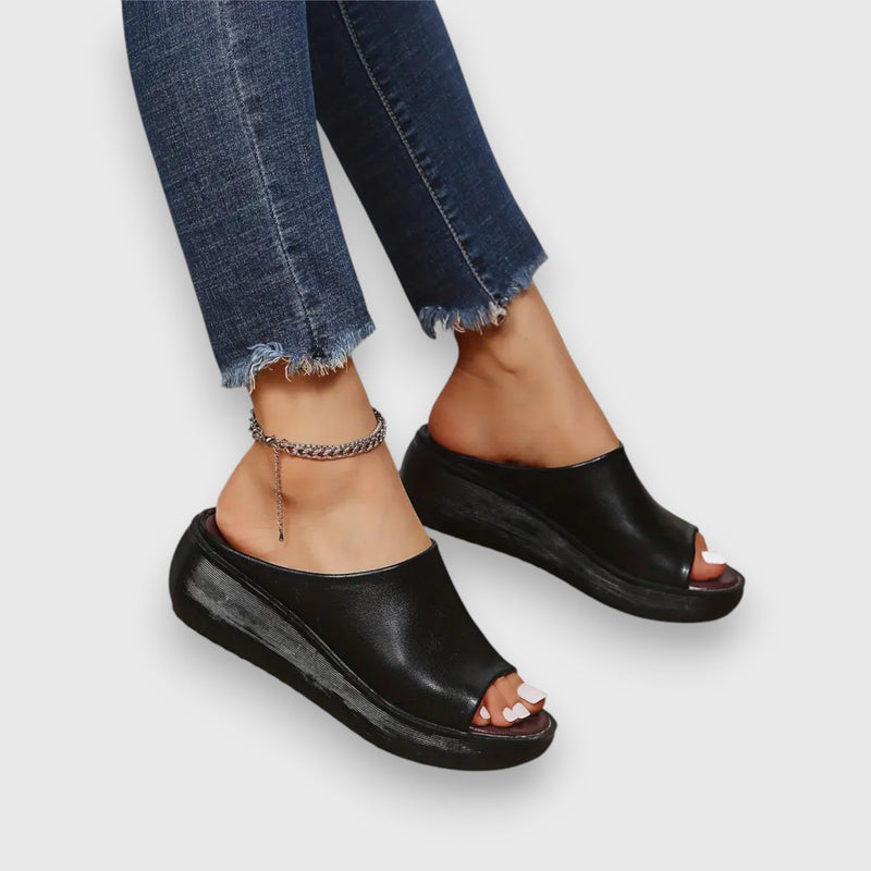 Sandály s měkkou texturou